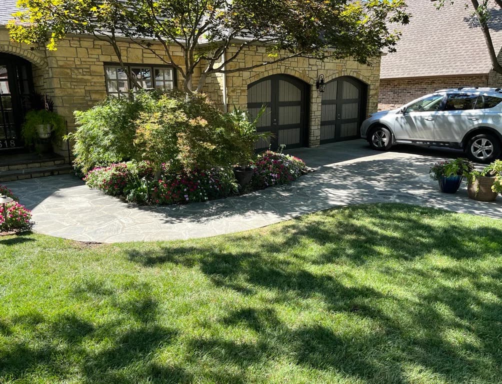 Tulsa Flagstone Walkway