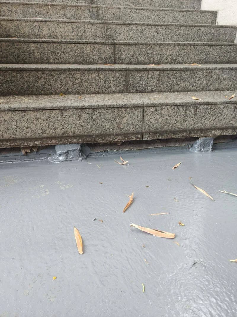 AVM System 620 applied to pedestal and paver assembly at Honolulu Museum of Arts