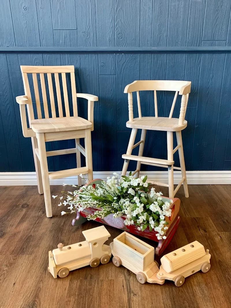 Four Sisters Furniture, Custom Framing & Gifts portfolio photo