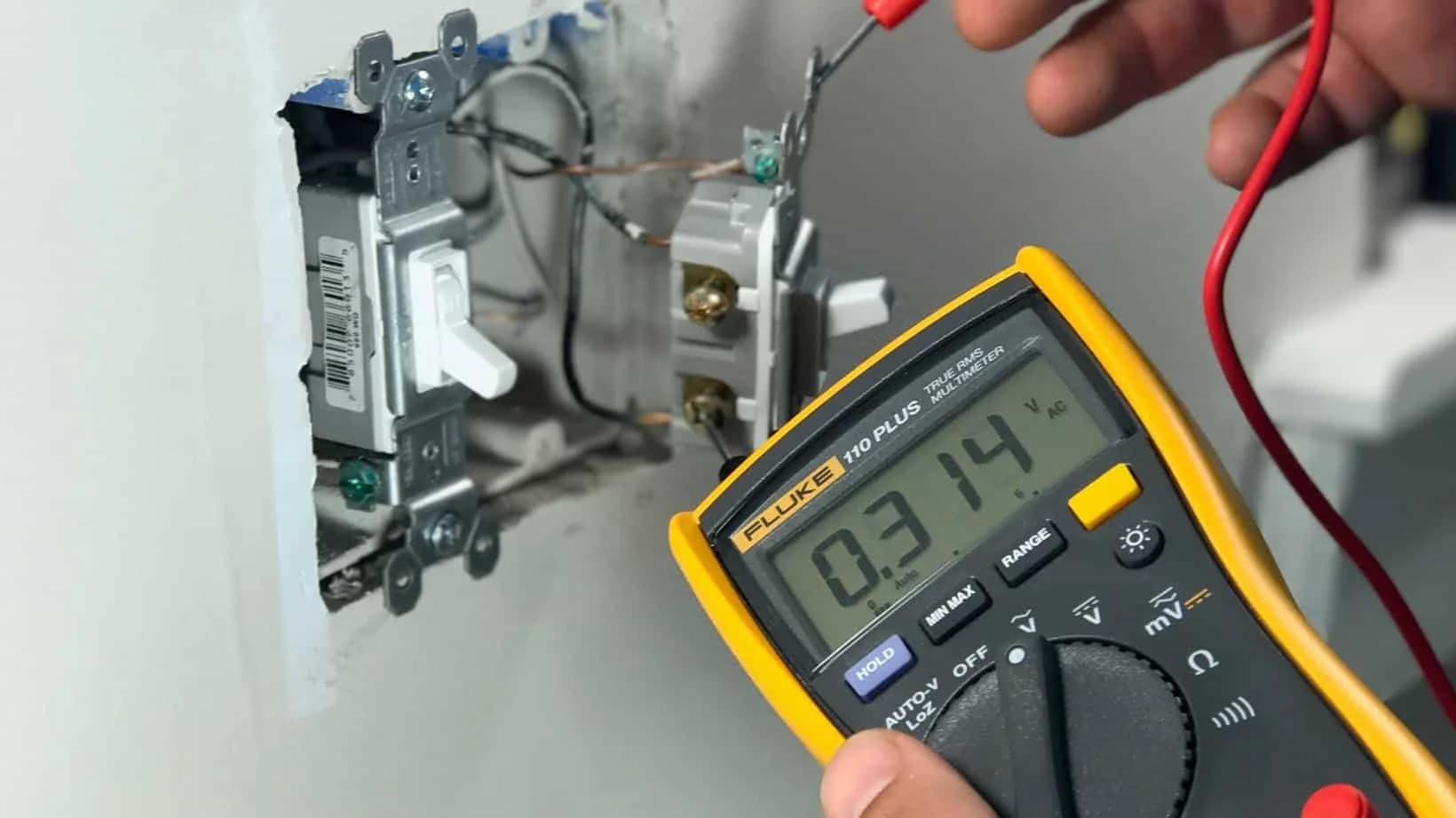 electrician-outlet-switch-repair