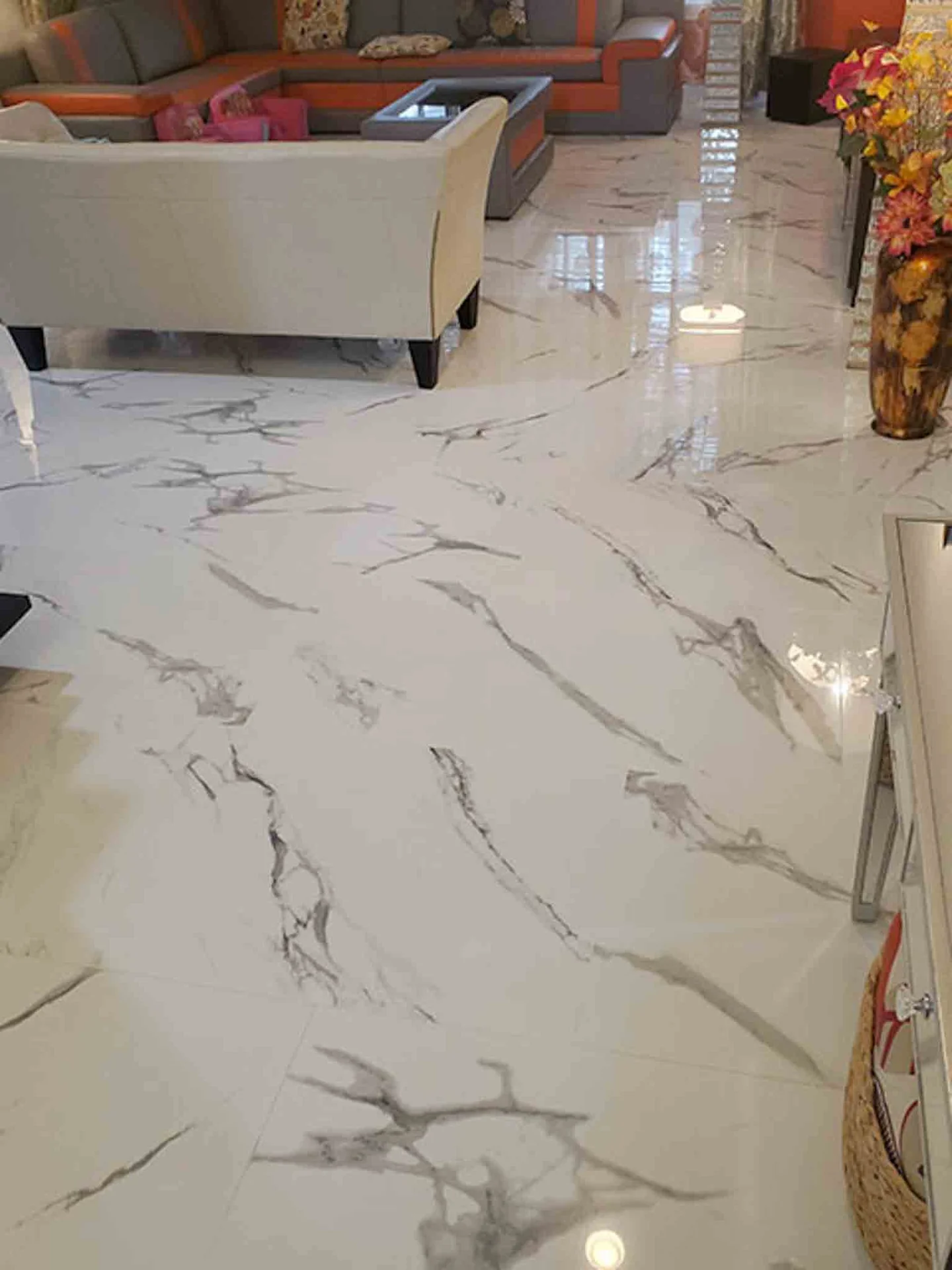 A living room with marble tiles.