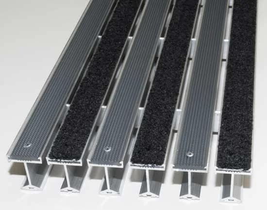 Recessed entrance matting and grate systems for commercial entry wells