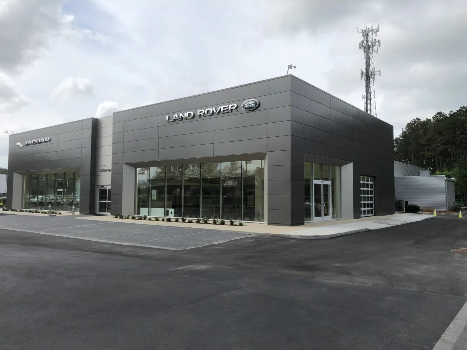 At Global Fabrication, we specialize in custom ACM panel fabrication and precision installation for projects across a wide range of industries.