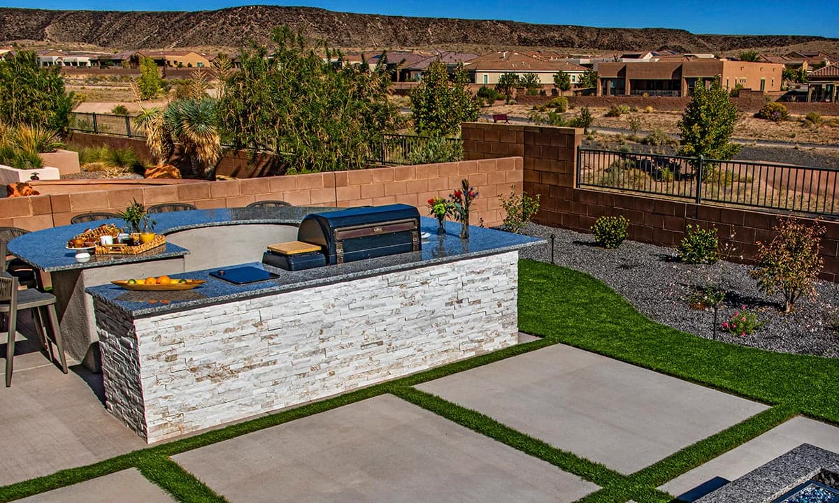Outdoor Kitchen Granite Countertop Stone Veneer Concrete Slabs Firepit Artificial Turf