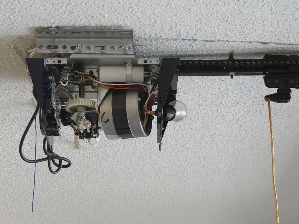 Poulson Garage Doors LLC portfolio photo