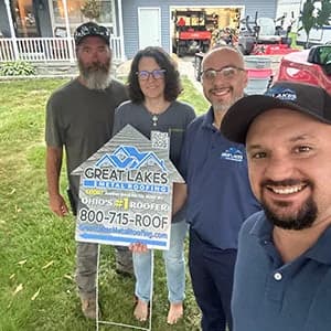 Two salesman alongside two happy customers holding a Great Lakes Home Remodeling sign