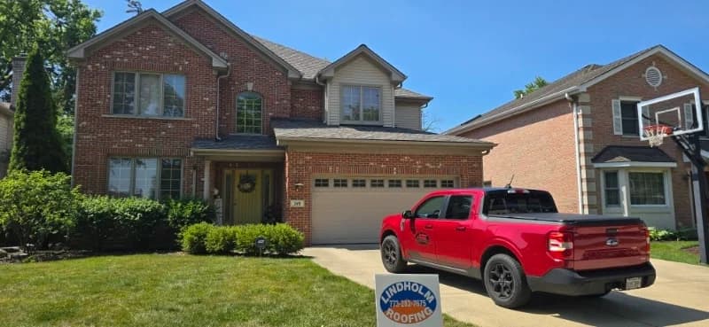 Elmhurst Asphalt shingle roof on a home