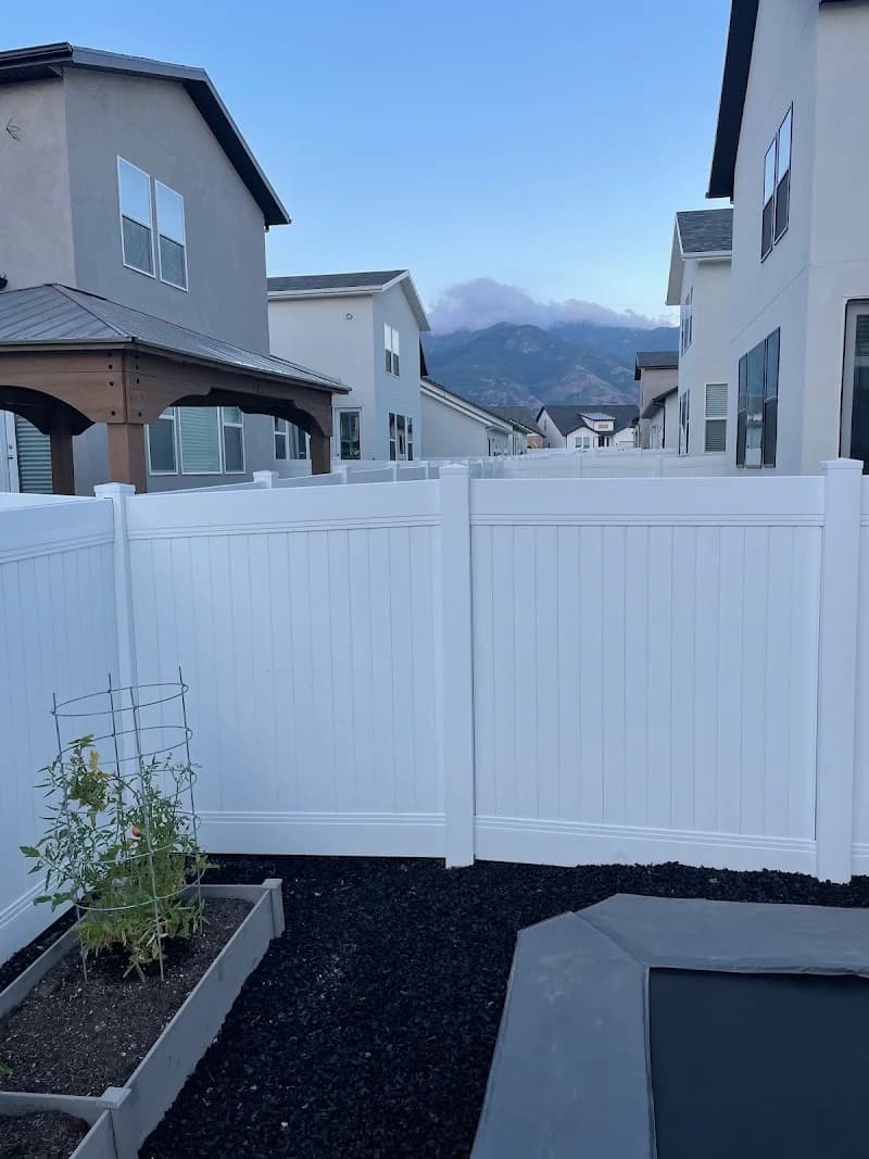CUSTOM FENCE CO portfolio photo