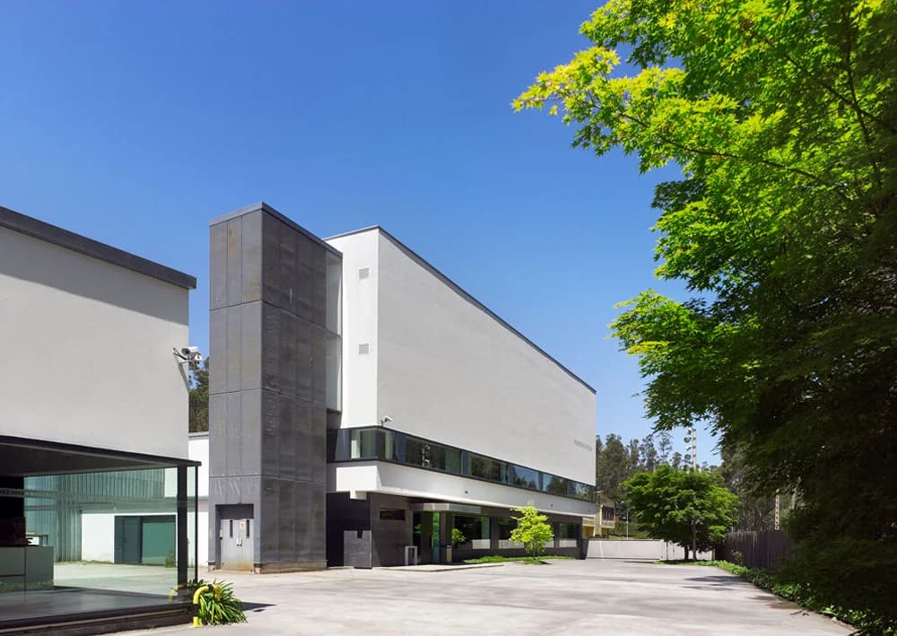 MARTINEZ OTERO CONTRACT About Headquarters