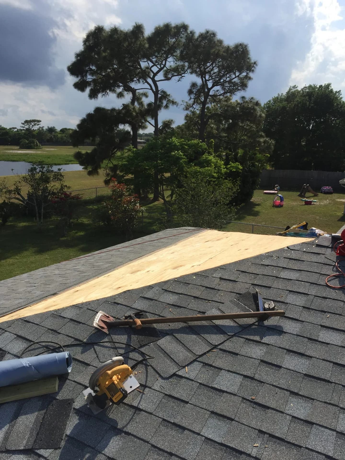 7 Signs Your Asphalt Shingle Roof Has Issues