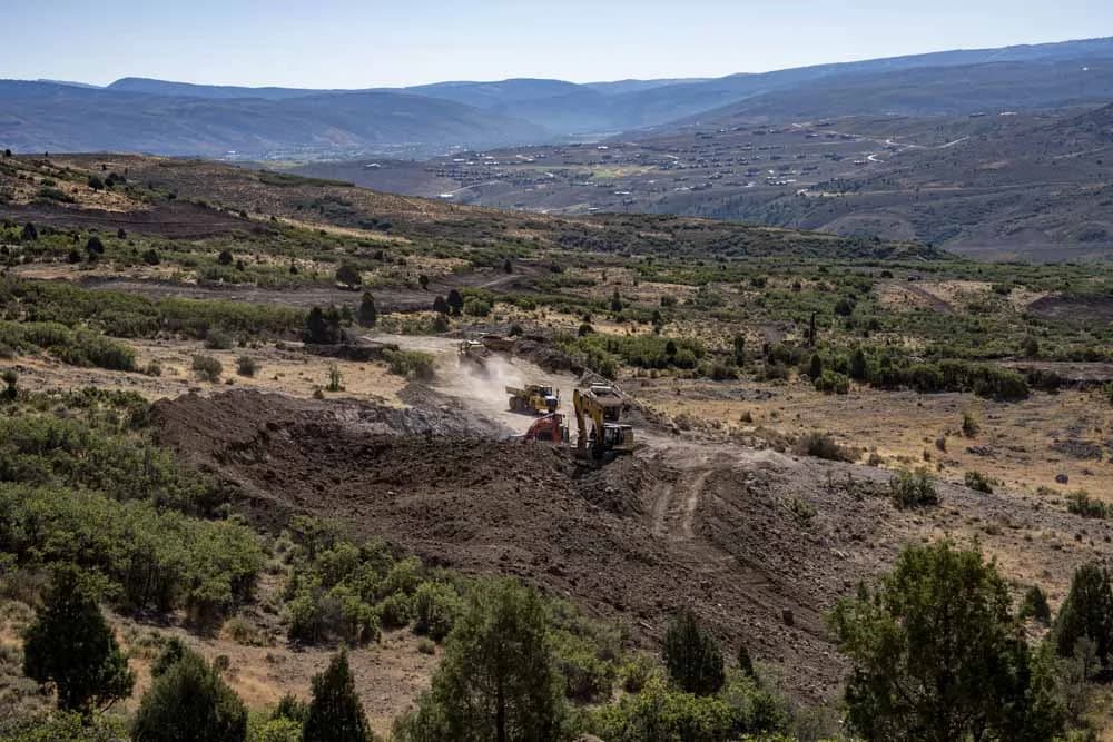 Tuhaye, development earthwork