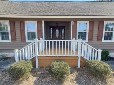 painting exterior trim on house