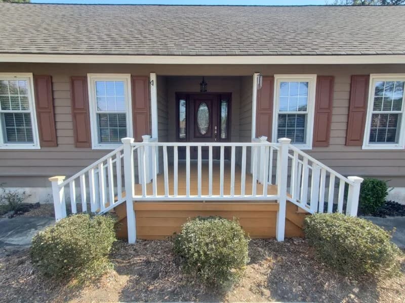 painting exterior trim on house