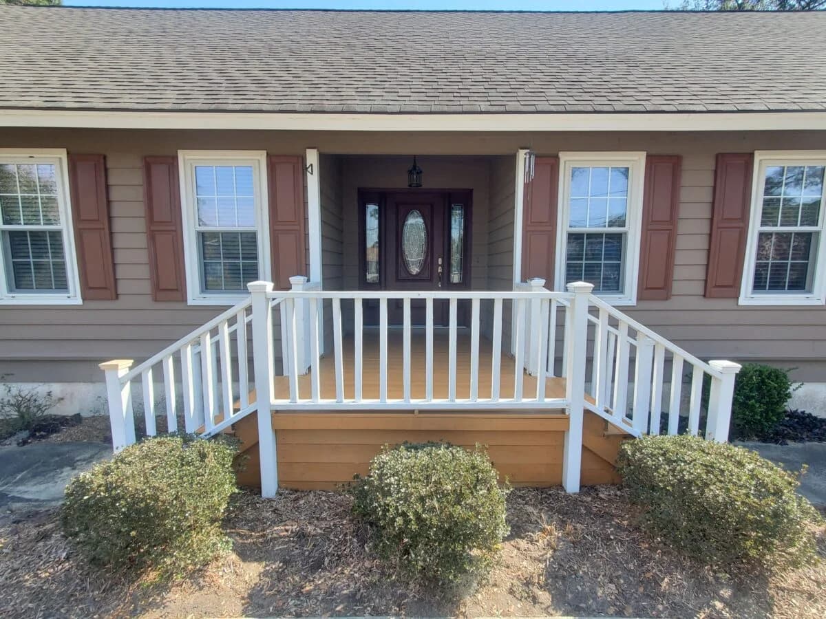 painting exterior trim on house