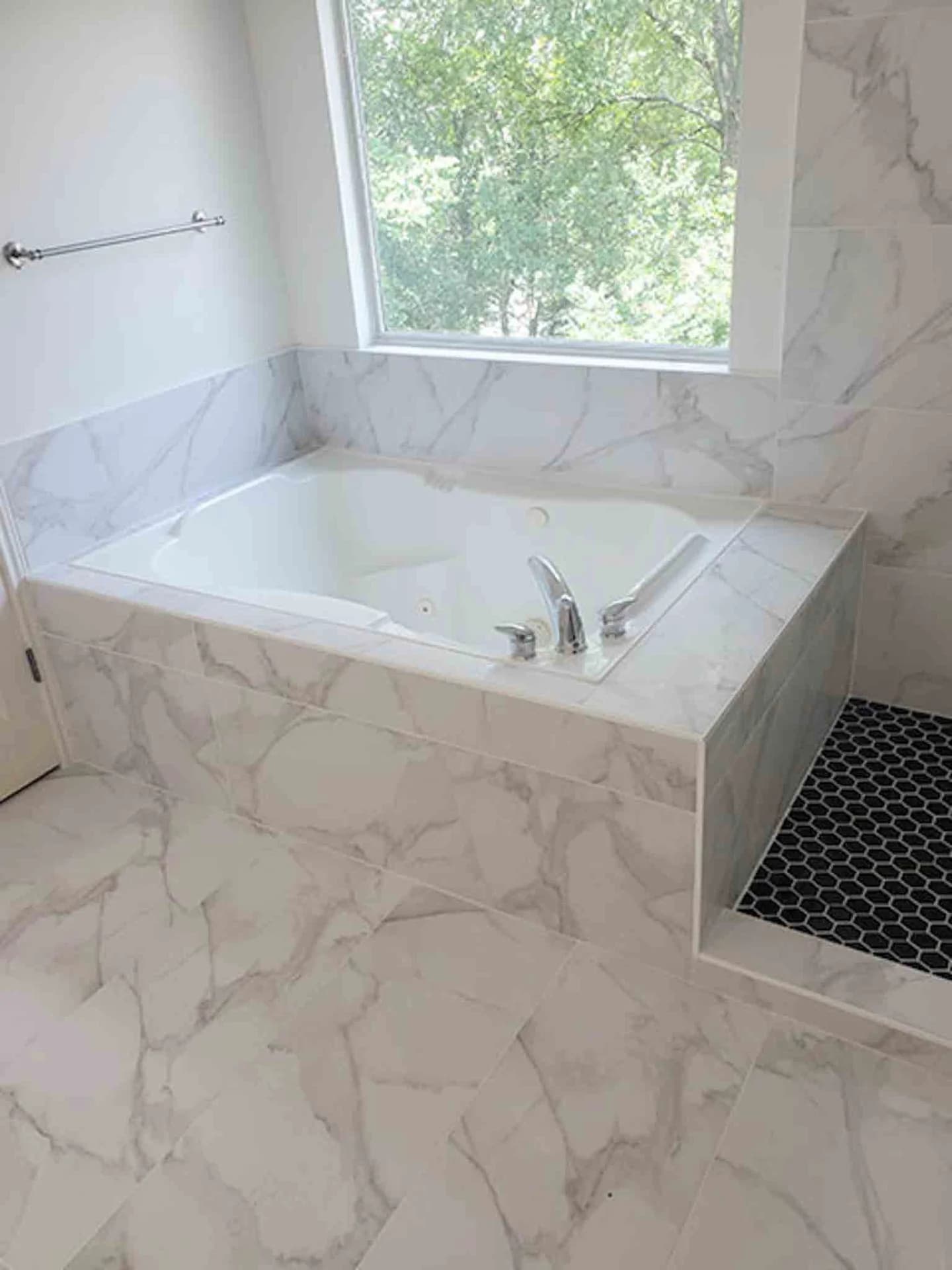 A white tiles bathtub, installed by Footprints Floors.